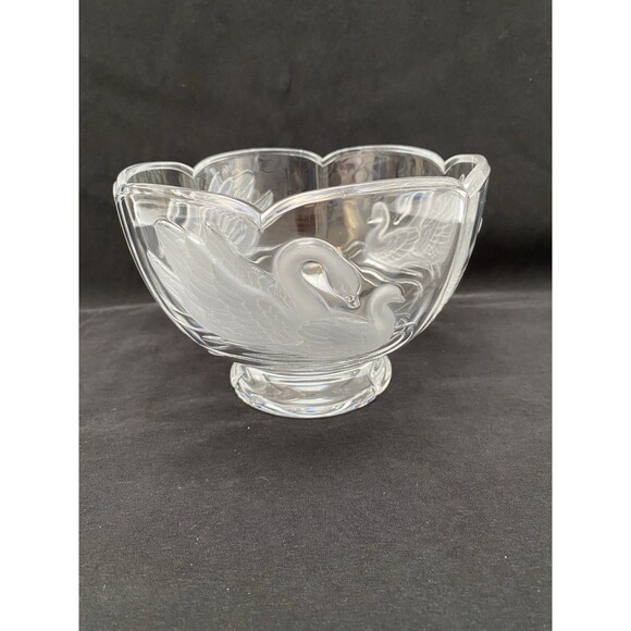 Vintage France 24% Lead Crystal Swan Bowl Embossed Frosted Design Teleflora 6 in - Picture 3 of 5
